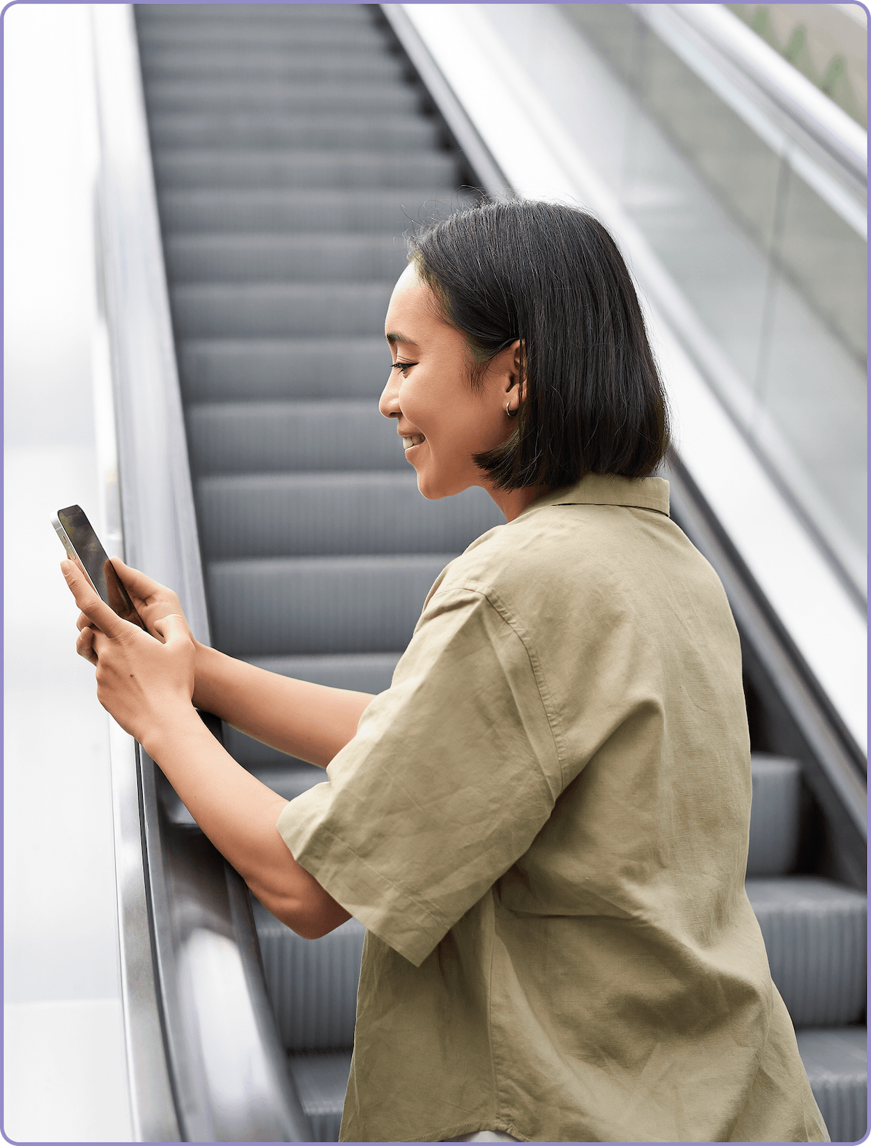 Blue-Dot Positioning & Routing - Woman on escaltor